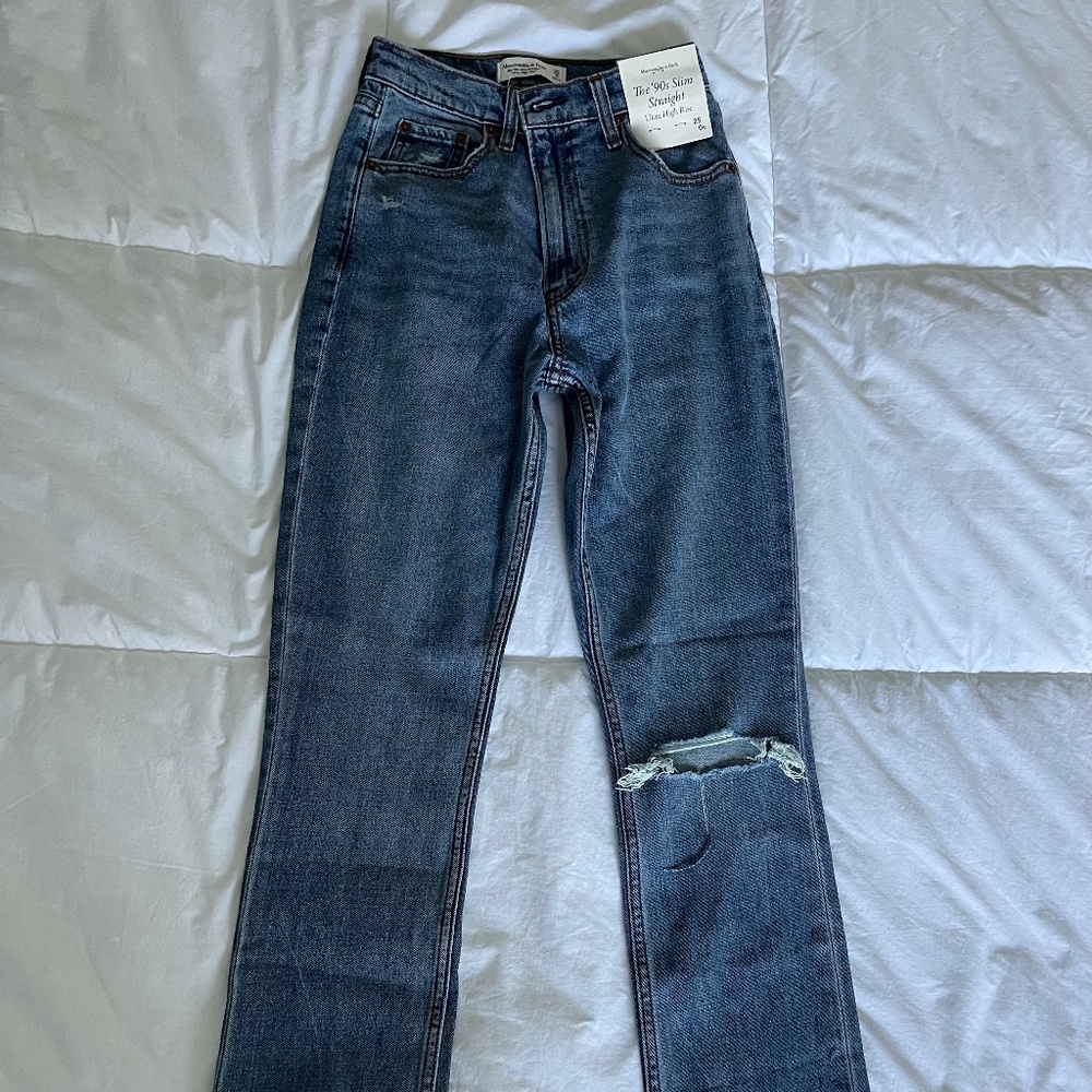 NWT Abercrombie & Fitch Ultra High Rise 90s Slim Straight Jean Size 25